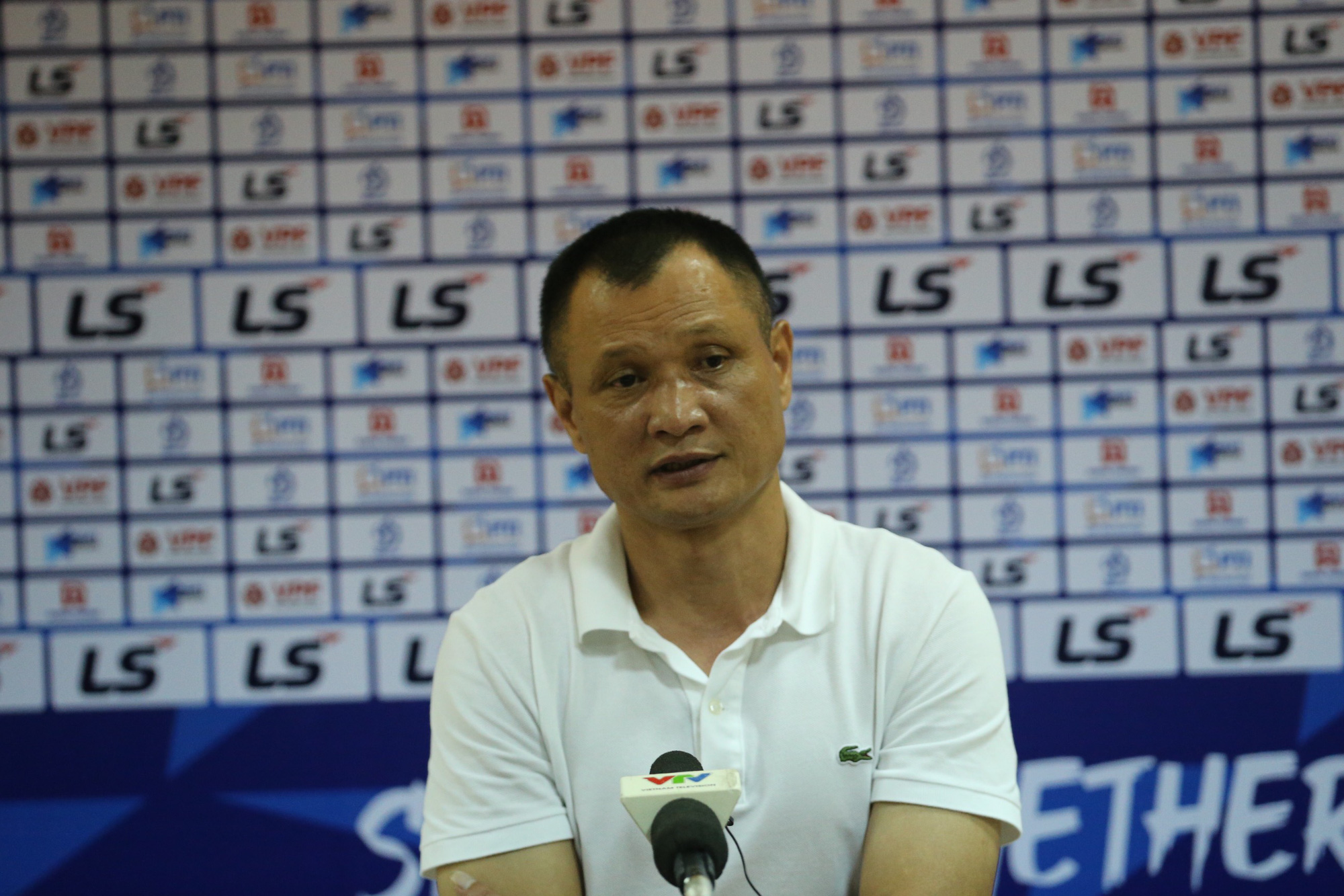 HLV Ngô Quang Trường khẳng định SLNA đang bị đẩy vào thế khó và phải nỗ lực rất nhiều trên chặng đường còn lại của V.League 2021. Ảnh: Đức Hoàng