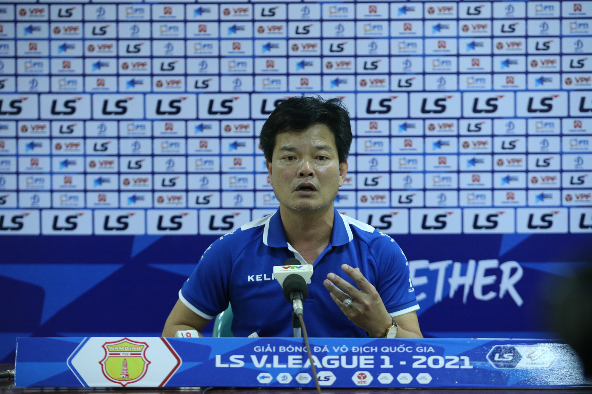 HLV Nguyễn Văn Sỹ (Nam Định) khẳng định hài lòng với tinh thần thi đấu của  các học trò.