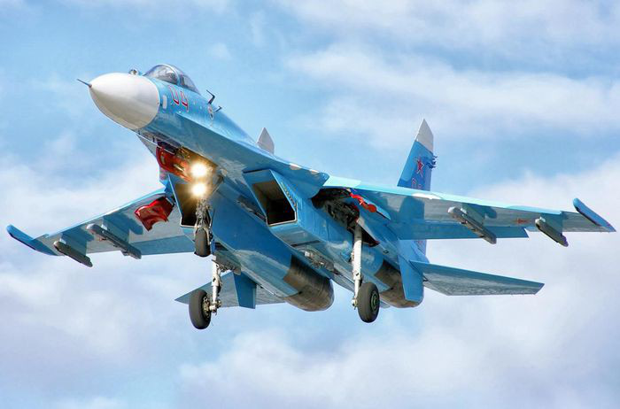 Tiêm kích Su-27 Nga và F-15 Mỹ đối đầu, ai là kẻ chiến thắng? - Ảnh 9.