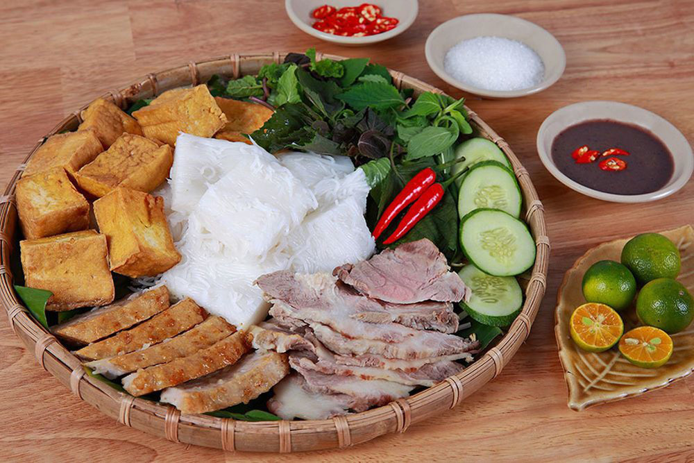 10 đặc sản tuyệt đỉnh ăn vào thì ngon thôi rồi của người Việt lại khiến khách nước ngoài sợ xanh mặt - Ảnh 1.