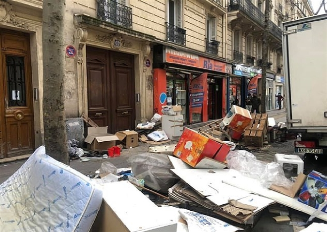 Rác ngập đường thủ đô hoa lệ Paris, dân bức xúc yêu cầu giải cứu - Ảnh 6.