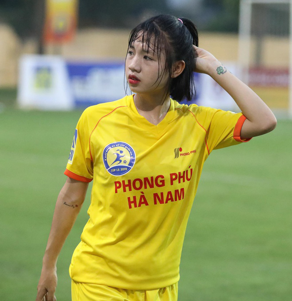 Nữ cầu thủ 10X Việt Nam xinh đẹp như thiên thần, đấng mày râu nào ...