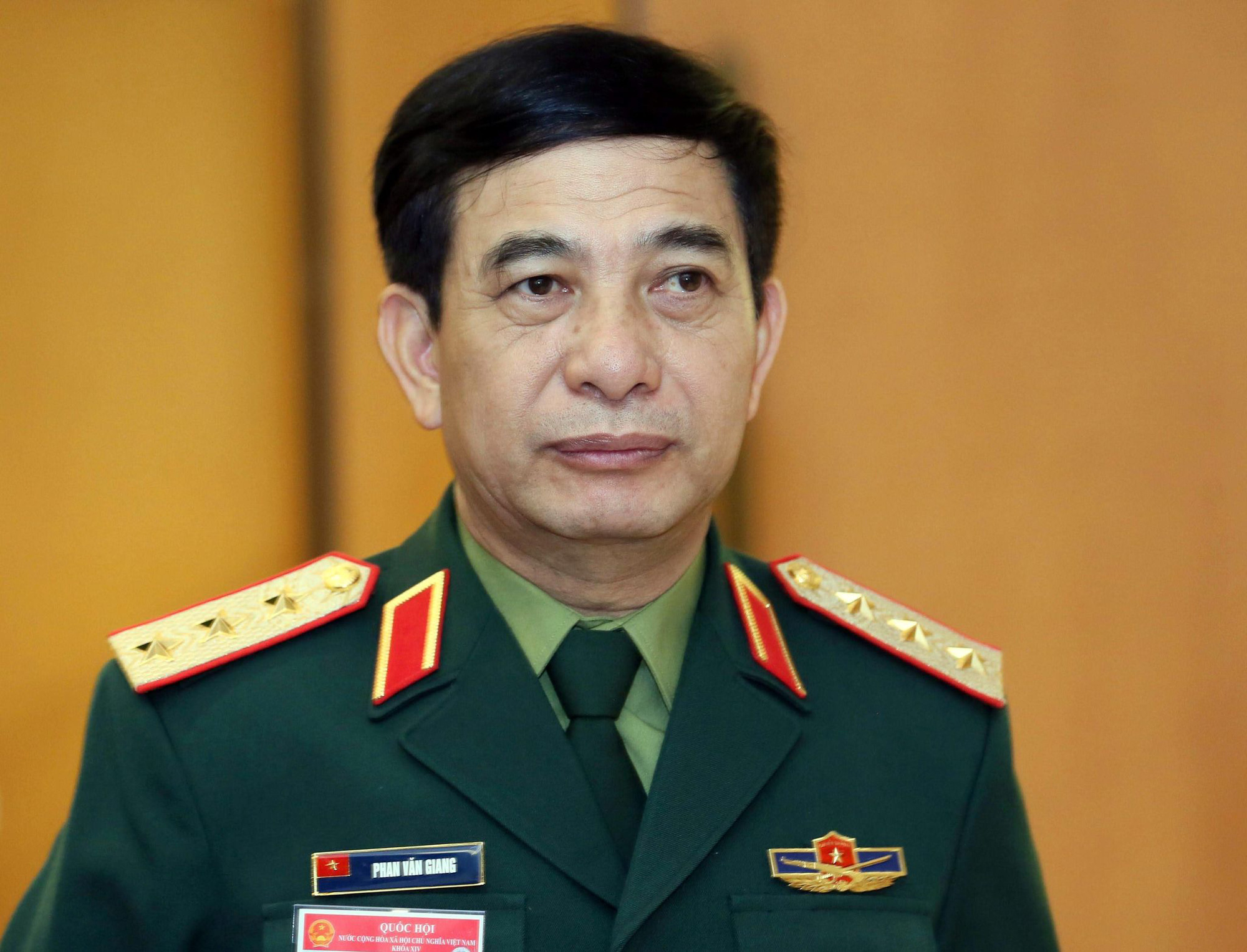 Tướng Phan Văn Giang giữ chức Bộ trưởng Bộ Quốc phòng, Giám đốc Đại học Quốc gia Hà Nội làm Bộ trưởng Bộ GD-ĐT - Ảnh 2.