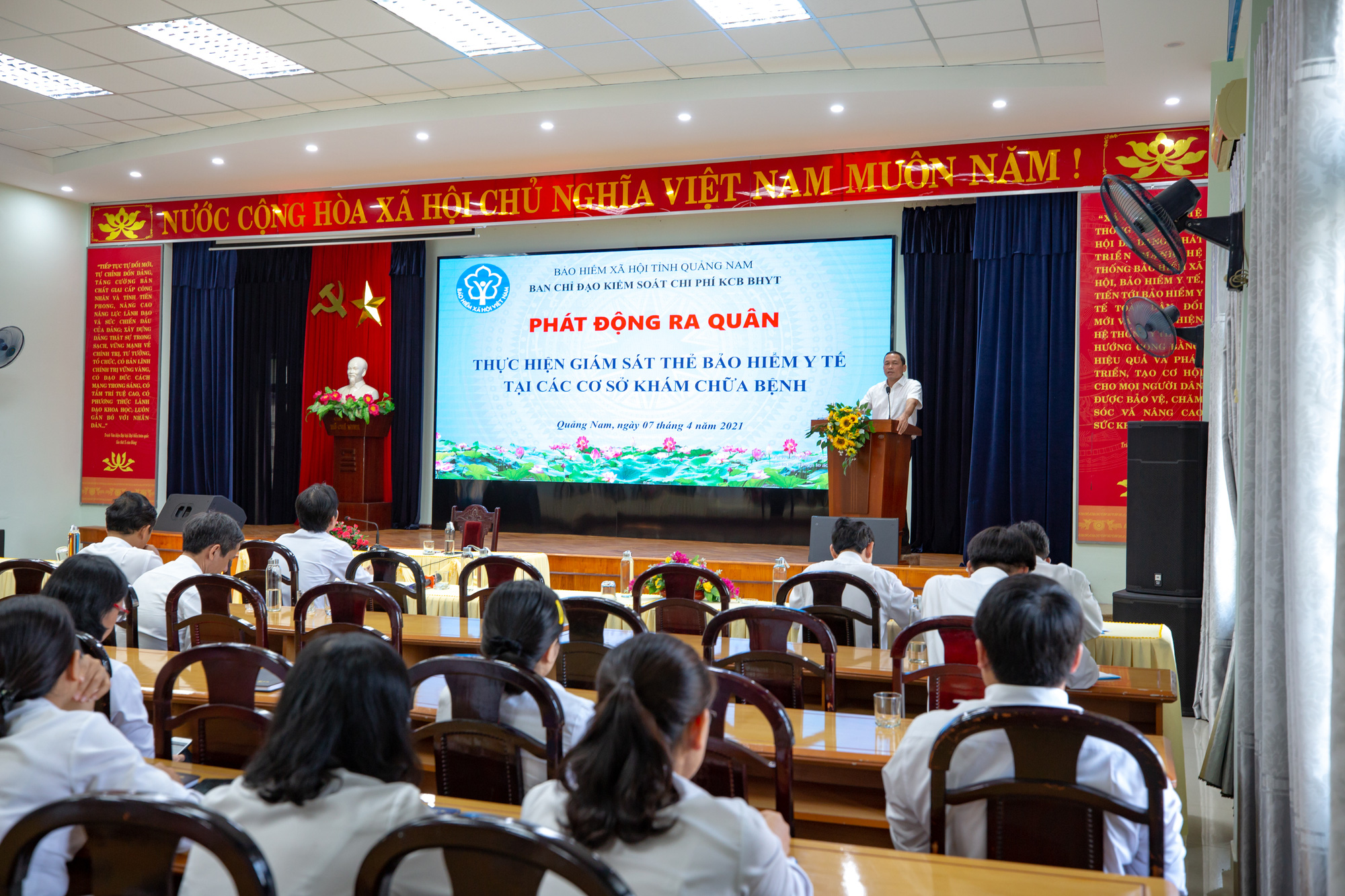 BHXH Quảng Nam ra quân xử lý việc dùng BHYT tại nơi khám chữa bệnh không đúng quy định - Ảnh 1.