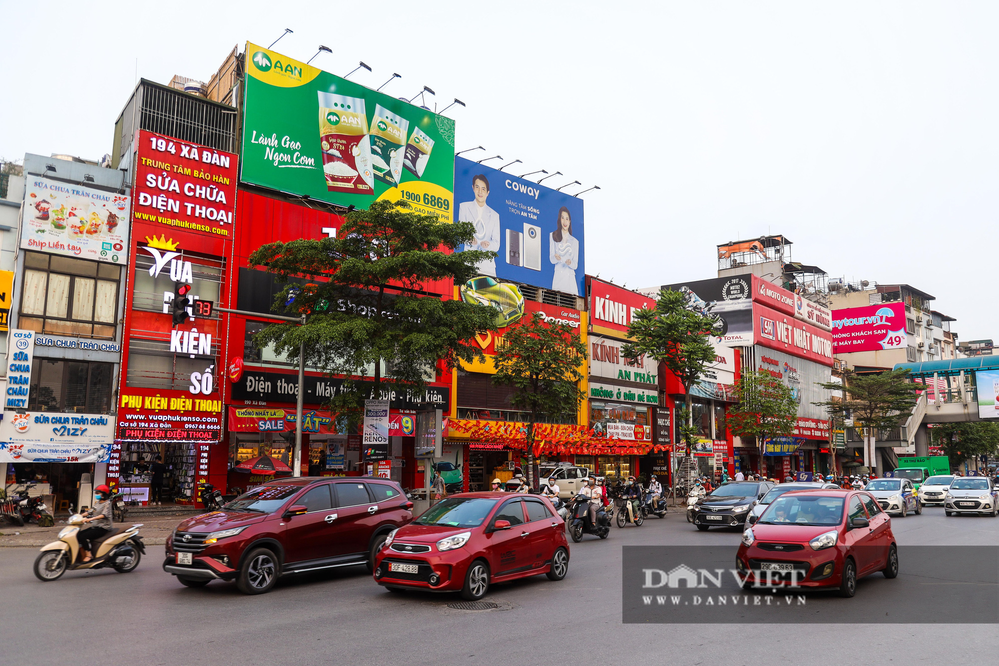 Nguy cơ cháy không lối thoát đe dọa hàng loạt nhà mặt phố Hà Nội - Ảnh 1.