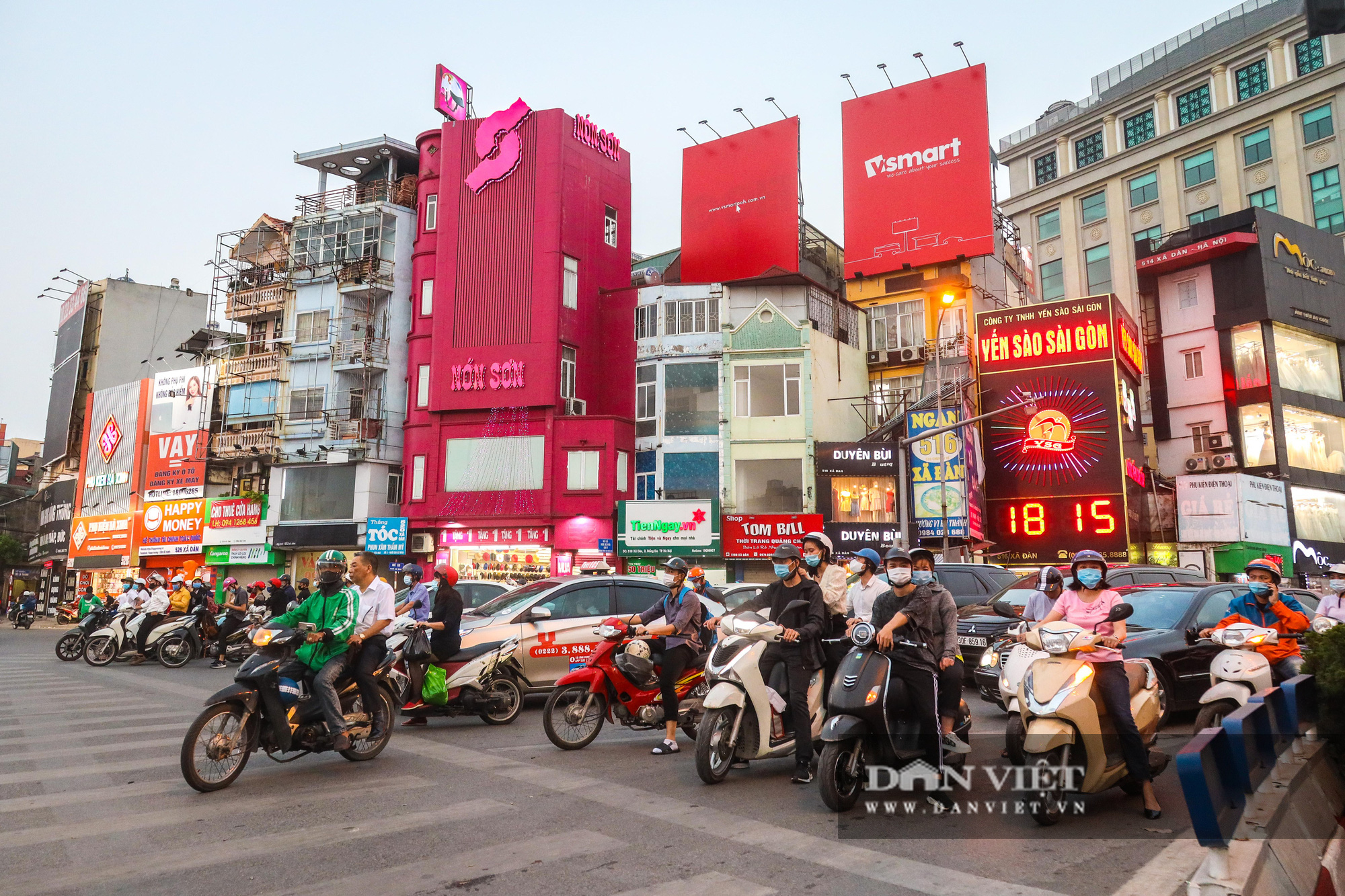 Nguy cơ cháy không lối thoát đe dọa hàng loạt nhà mặt phố Hà Nội - Ảnh 11.