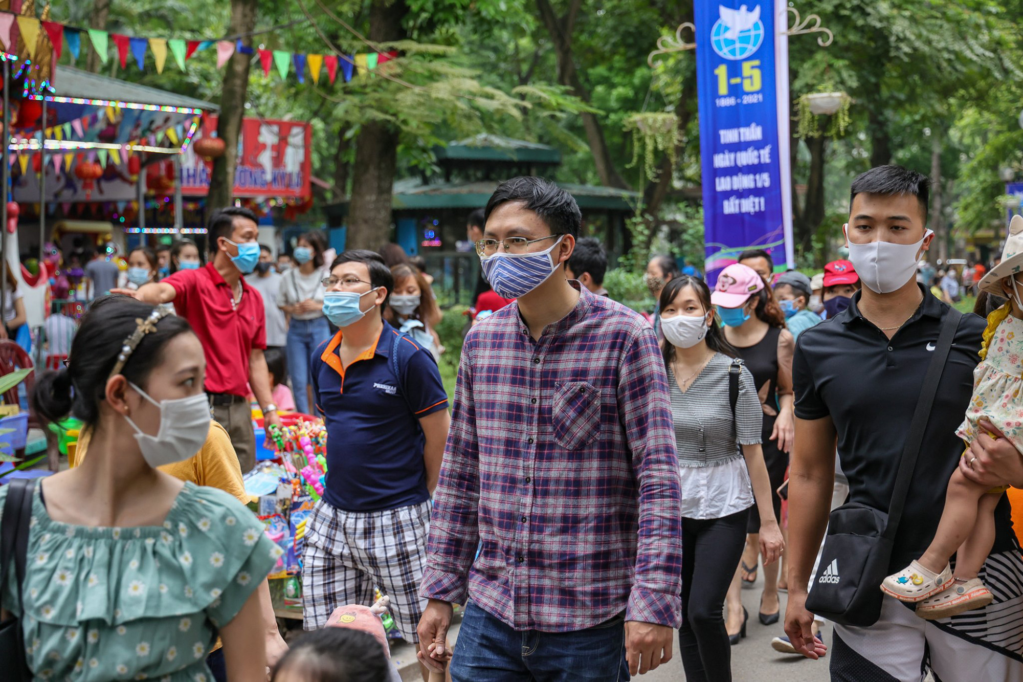 Phó chủ tịch Hà Nội: &quot;Ở trên rất sốt ruột lo lắng, ở dưới người dân vẫn còn thờ ơ là rất nguy hại&quot; - Ảnh 6.