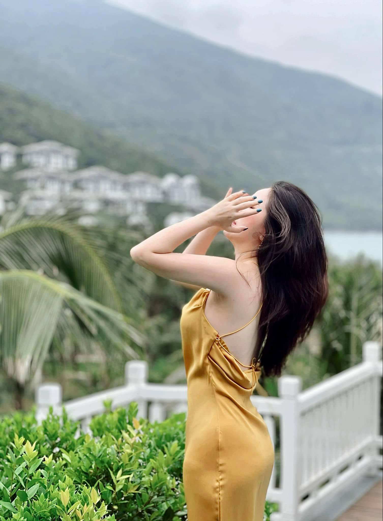 HOT showbiz 1/5: Thanh Lam xinh đẹp &quot;bỏ quên&quot; tuổi 52, hạnh phúc bên bạn trai bác sĩ - Ảnh 2.