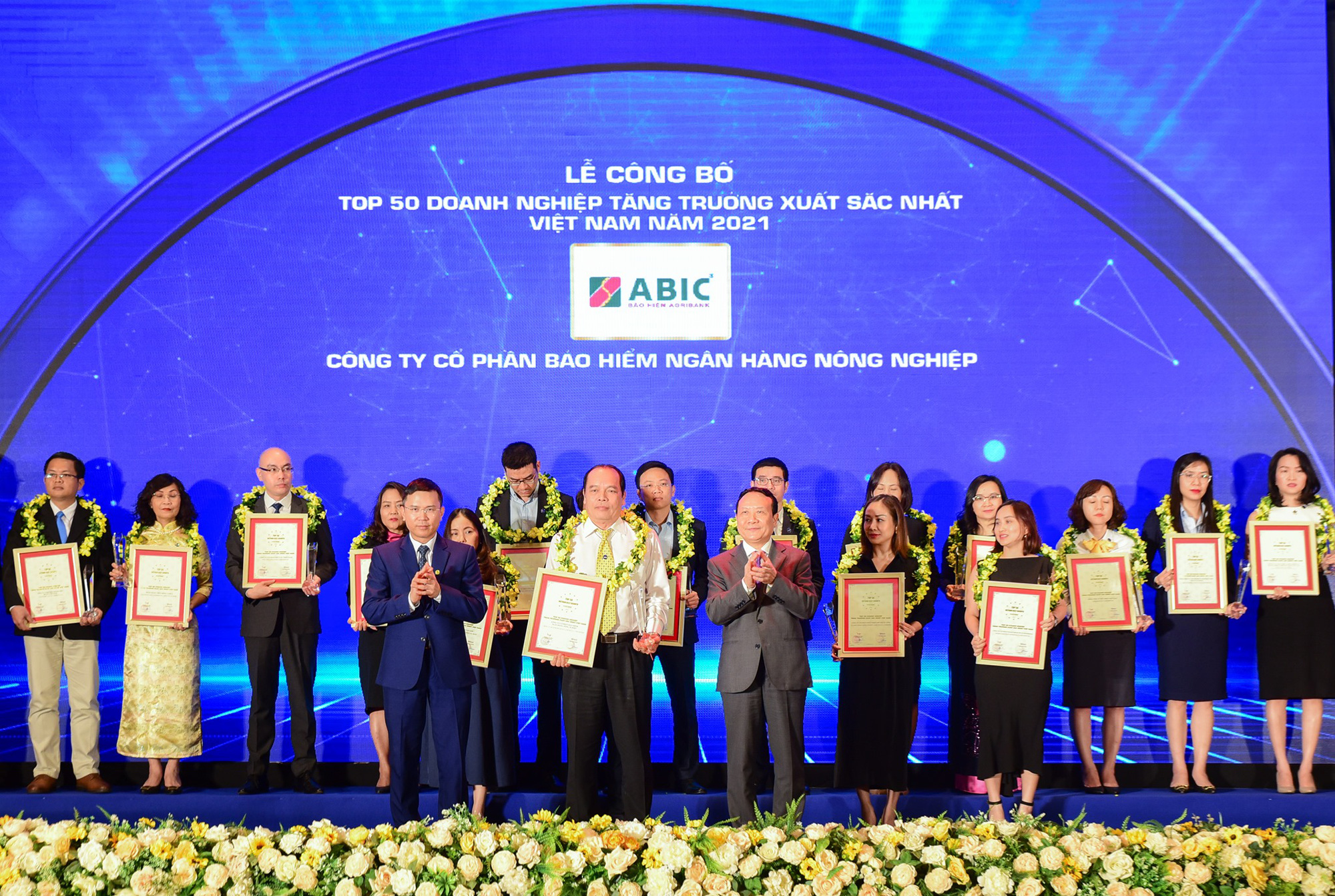 Bảo hiểm Agribank được vinh danh “TOP 50 Doanh nghiệp tăng trưởng xuất sắc nhất Việt Nam 2021” - Ảnh 1.
