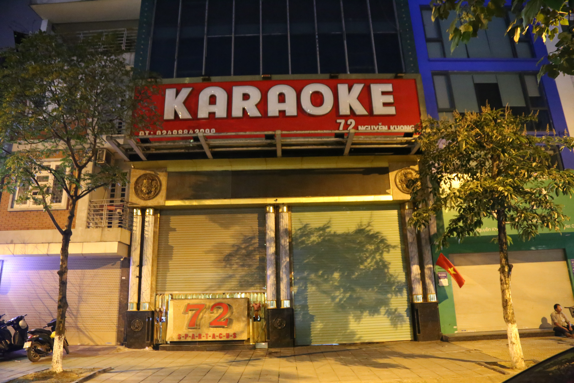 Quán karaoke đóng cửa im lìm, chấp hành quy định phòng, chống Covid-19 - Ảnh 6.