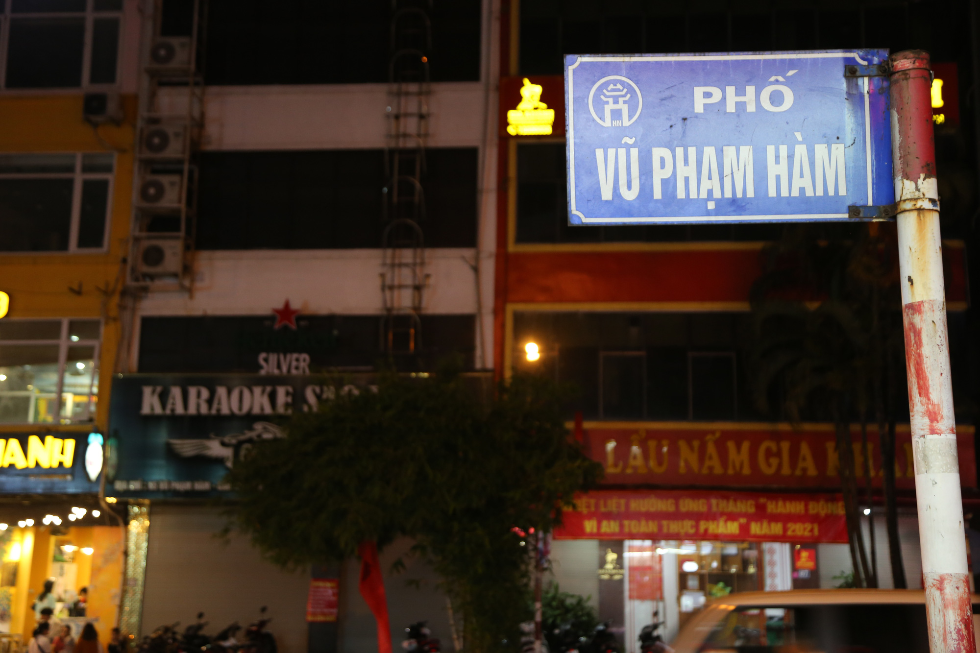 Quán karaoke đóng cửa im lìm, chấp hành quy định phòng, chống Covid-19 - Ảnh 8.