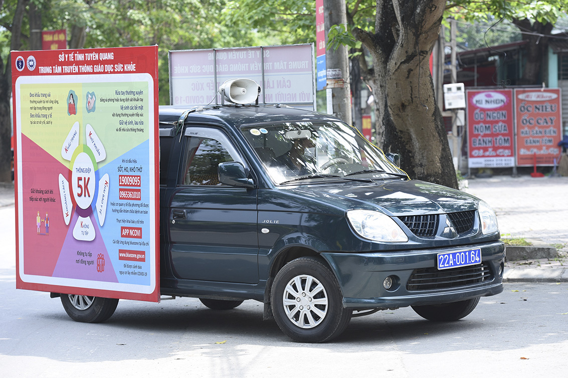 Tuyên Quang: Nhà hàng, quán cà phê vẫn đông nghịt người dù mới phát hiện 4 F1 - Ảnh 6.