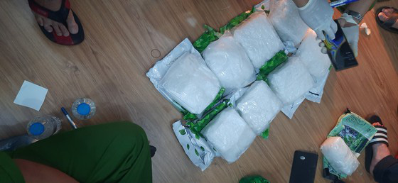 TPHCM: Phá đường dây ma tuý thu 30 bánh heroin, 60 ngàn viên thuốc lắc - Ảnh 1.