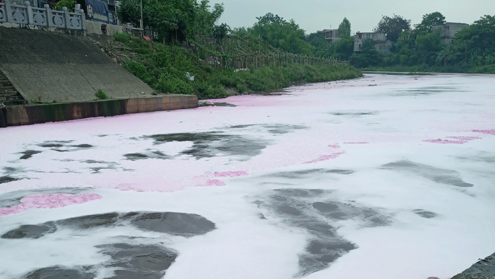 Ô nhiễm tại làng giấy Phong Khê: Người dân Bắc Giang bức xúc vì nước sông Cầu tiếp tục bị ô nhiễm - Ảnh 1.