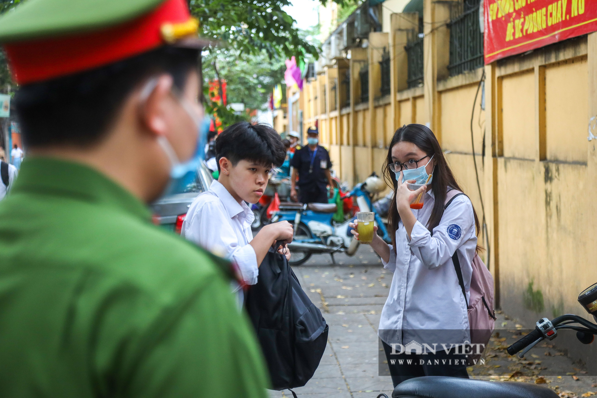 Hà Nội: các di tích đồng loạt đóng cửa, người dân vội vã thu dọn hàng quán - Ảnh 10.