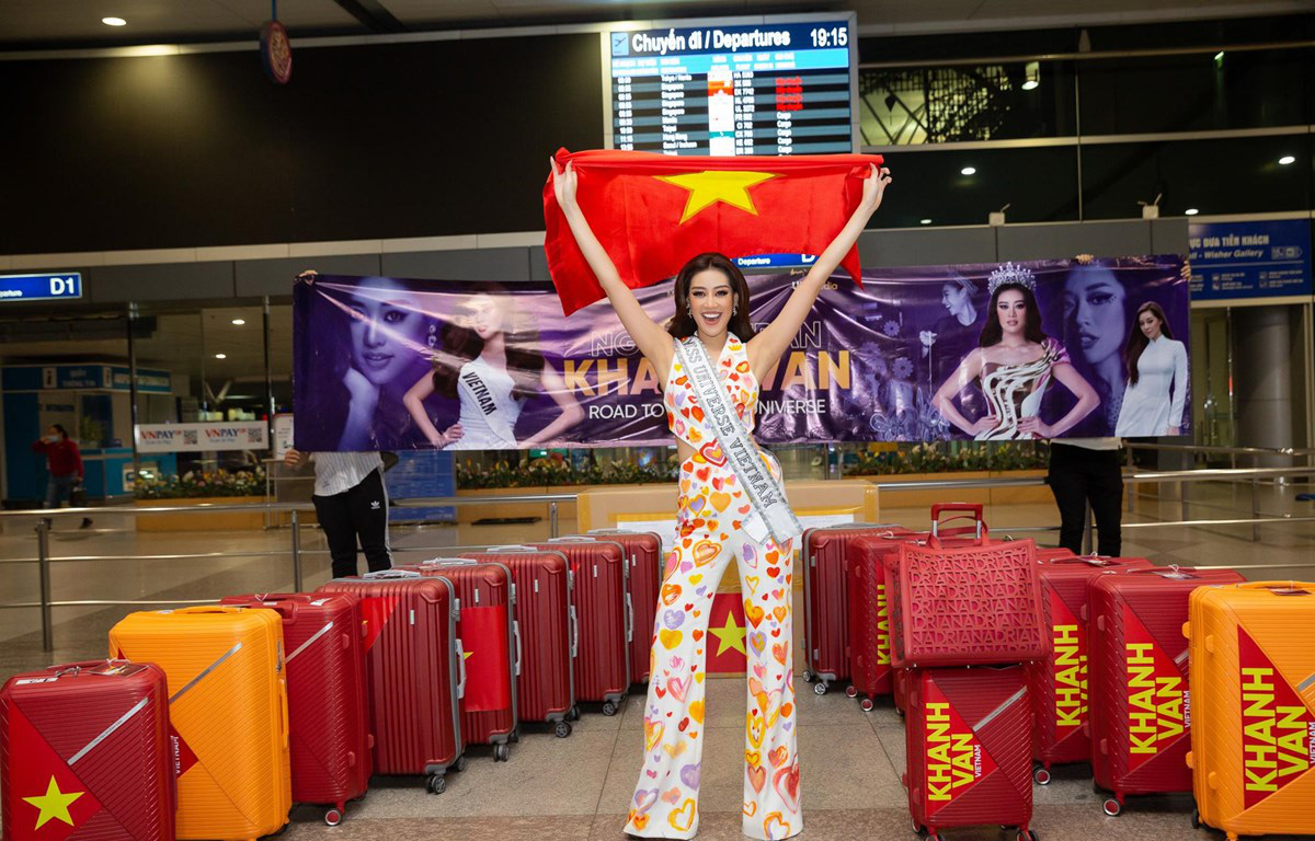 Ảnh: Khánh Vân khẩu trang kín mít &quot;vượt bão&quot; Covid lên đường chinh phục Miss Universe - Ảnh 3.