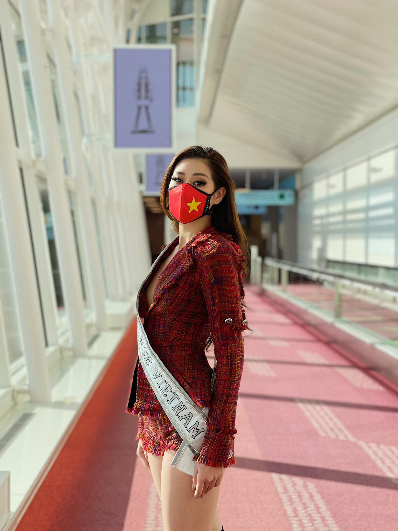 Nhan sắc quyến rũ &quot;đốn tim&quot; của Hoa hậu Khánh Vân trên đường sang Mỹ thi Miss Universe - Ảnh 2.