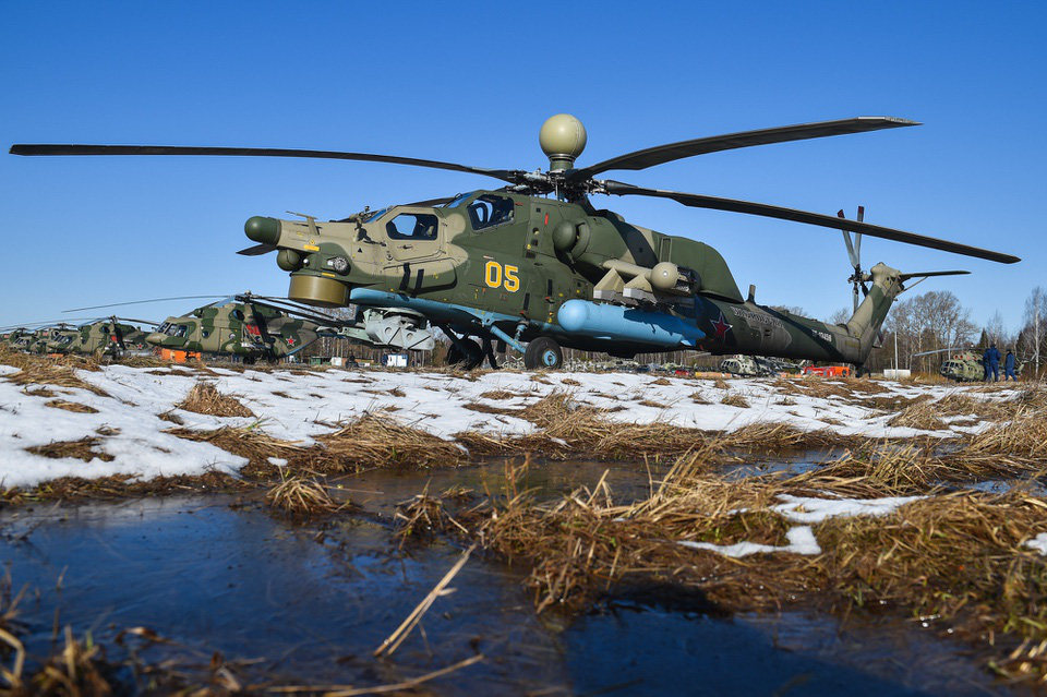 Dàn trực thăng tối tân của Nga chuẩn bị cho duyệt binh 9/5 - Ảnh 1.