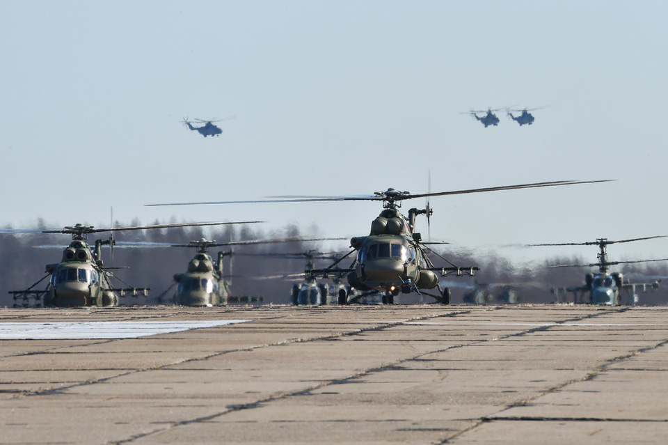 Dàn trực thăng tối tân của Nga chuẩn bị cho duyệt binh 9/5 - Ảnh 12.