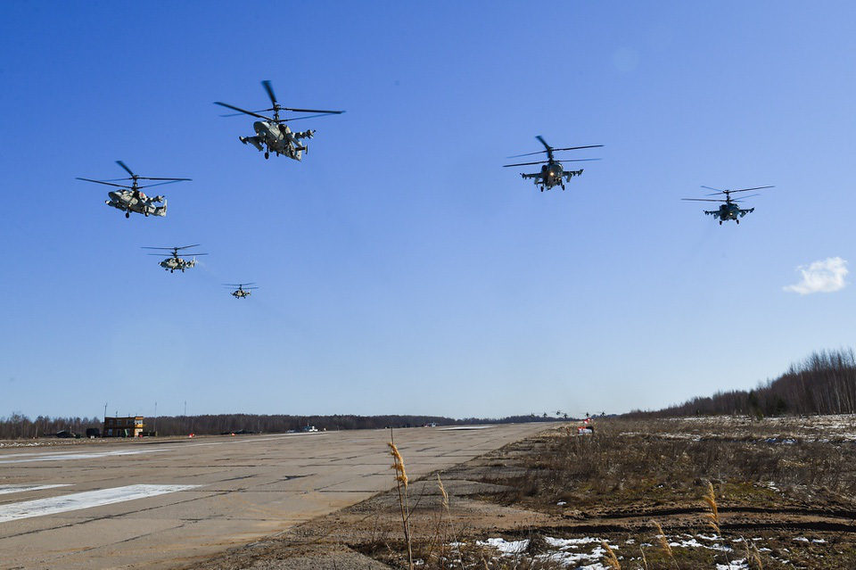 Dàn trực thăng tối tân của Nga chuẩn bị cho duyệt binh 9/5 - Ảnh 13.