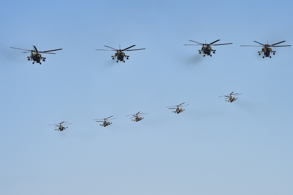 Dàn trực thăng tối tân của Nga chuẩn bị cho duyệt binh 9/5 - Ảnh 14.