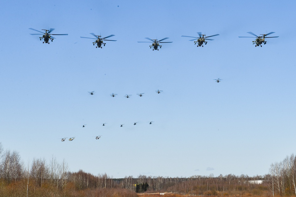Dàn trực thăng tối tân của Nga chuẩn bị cho duyệt binh 9/5 - Ảnh 15.