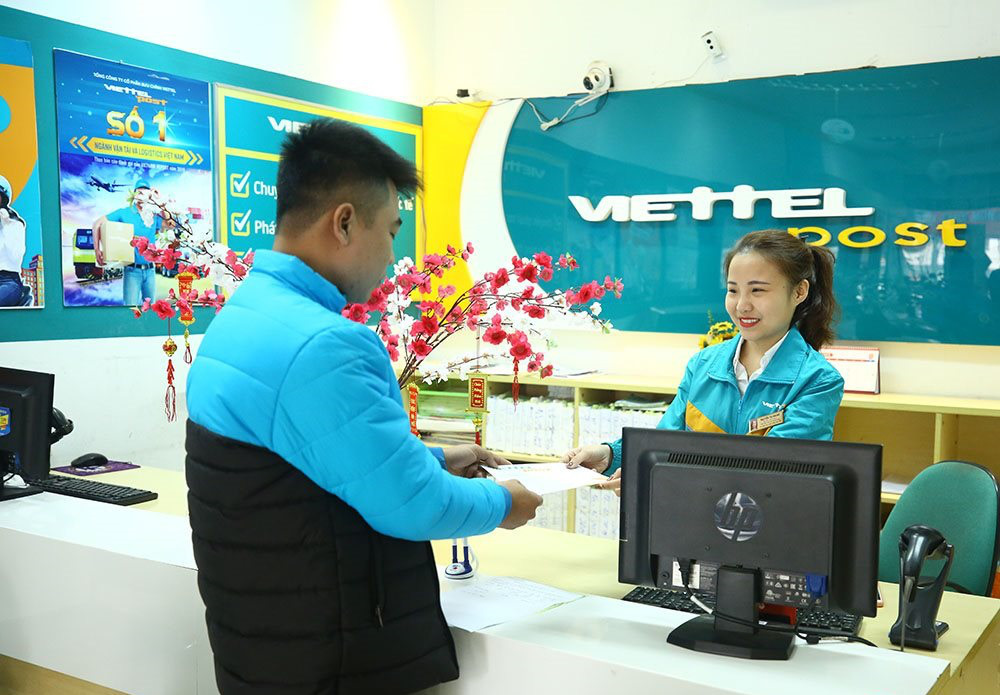 Bán thẻ cào, SIM điện thoại, Viettel Post thu hàng nghìn tỷ đồng - Ảnh 1.