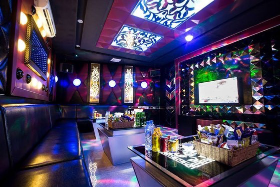 Bình Dương dừng các dịch vụ karaoke, bar, masage và yêu cầu người dân thực hiện nghiêm 5K - Ảnh 1.