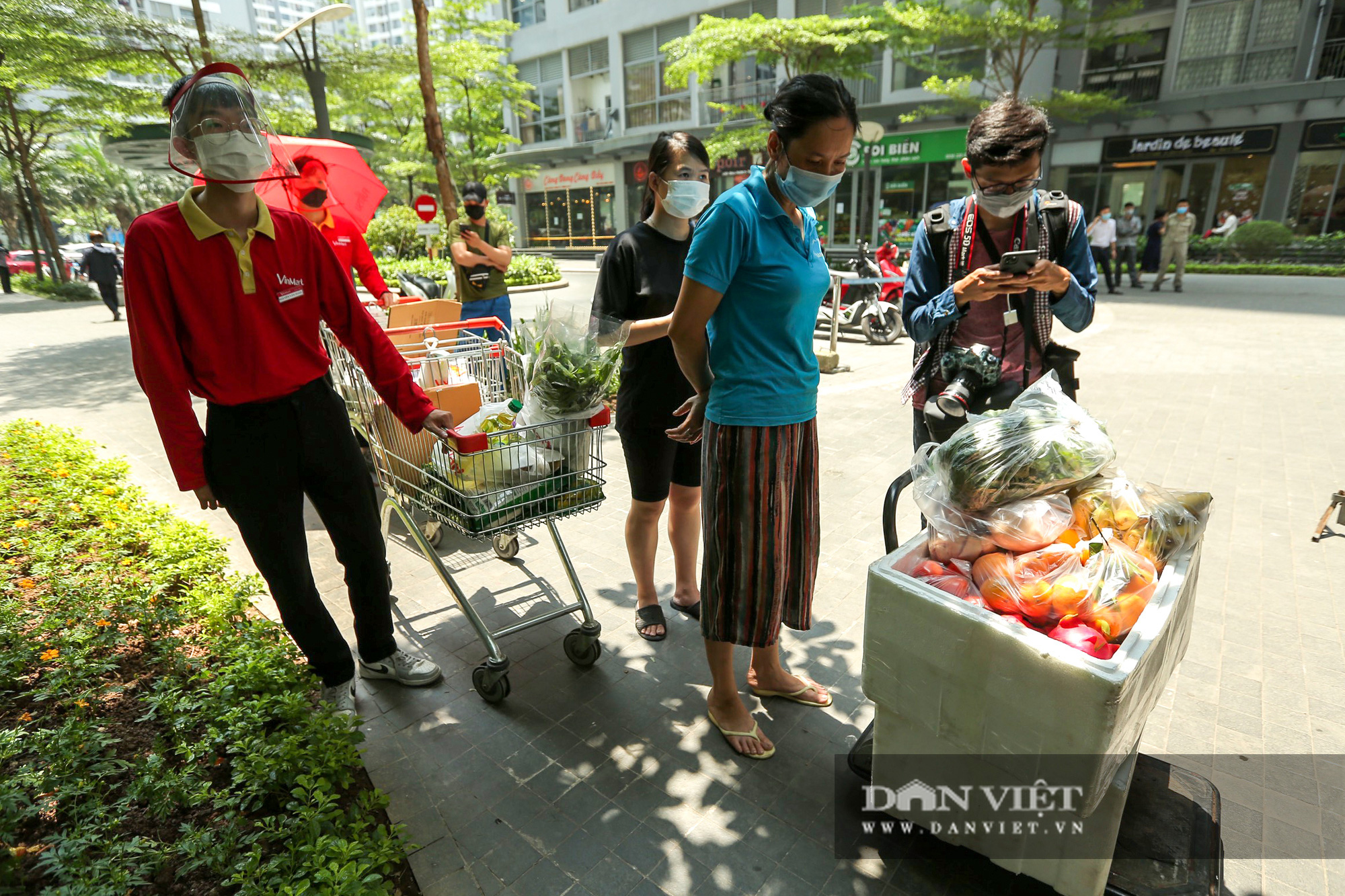 Bị phong toả, cư dân Park 10 Times City đặt mua hàng yến thực phẩm để dự trữ - Ảnh 5.