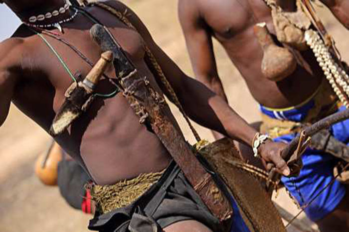 Châu Phi: Bộ tộc Somba gây kinh ngạc với thủ thuật tăng kích thước “của quý” - Ảnh 5.
