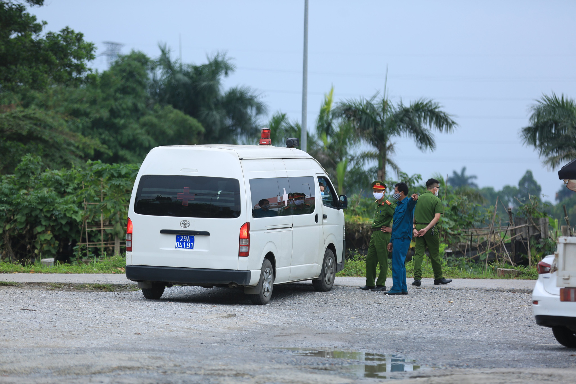 Bắc Ninh: Phát hiện người đàn ông nhiễm Covid-19, từng chăm bố vợ ốm ở Bệnh viện nhiệt đới TƯ cơ sở 2 - Ảnh 1.
