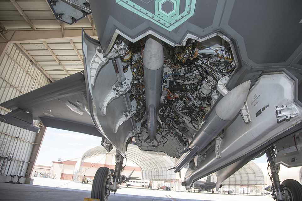Tiêm kích F-35B có thực sự xứng đáng với cái giá 101,3 triệu USD? - Ảnh 15.