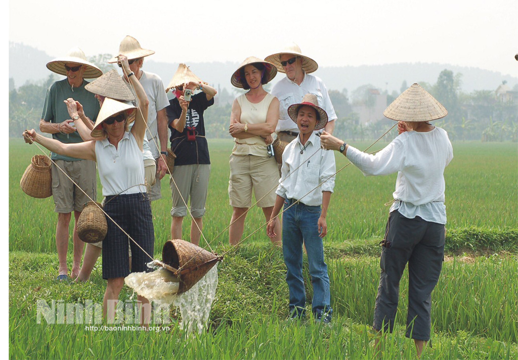 Nhiều nơi cũng có ruộng, núi non, nhưng vì sao khách Tây, khách ta cứ thích kéo về tỉnh này tát nước, bắt cá? - Ảnh 6.