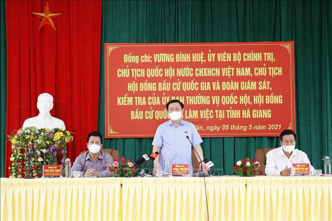 Ảnh: Chủ tịch Quốc hội Vương Đình Huệ kiểm tra công tác bầu cử tại Hà Giang - Ảnh 1.