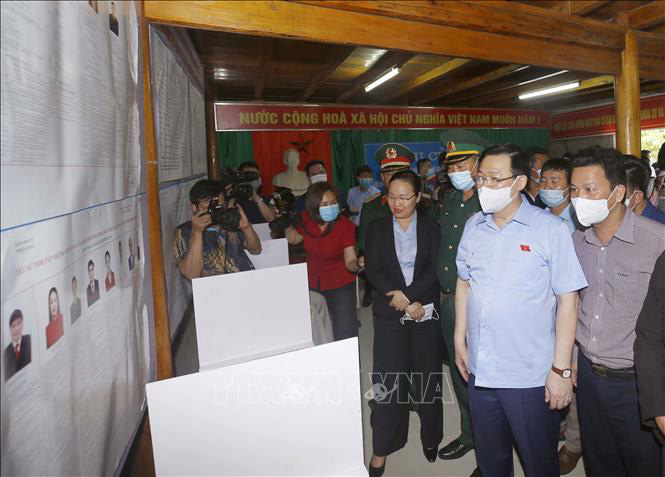 Ảnh: Chủ tịch Quốc hội Vương Đình Huệ kiểm tra công tác bầu cử tại Hà Giang - Ảnh 4.