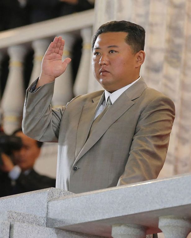 Hình ảnh điển trai của nhà lãnh đạo Kim Jong Un sau hành trình giảm cân đáng kinh ngạc - Ảnh 1.