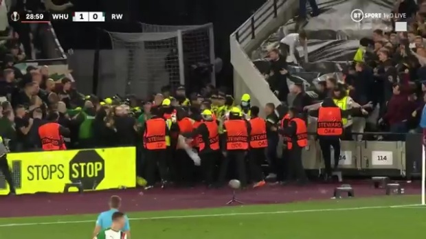 Bạo động kinh hoàng trong chiến thắng của West Ham tại Europa League - Ảnh 6.