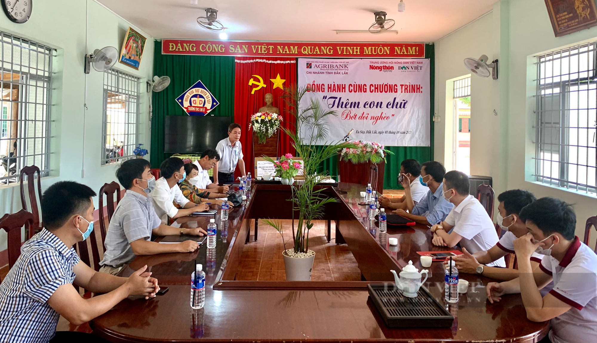 Báo Dân Việt cùng Agribank Đắk Lắk với chương trình “Thêm con chữ, bớt đói nghèo” - Ảnh 5.