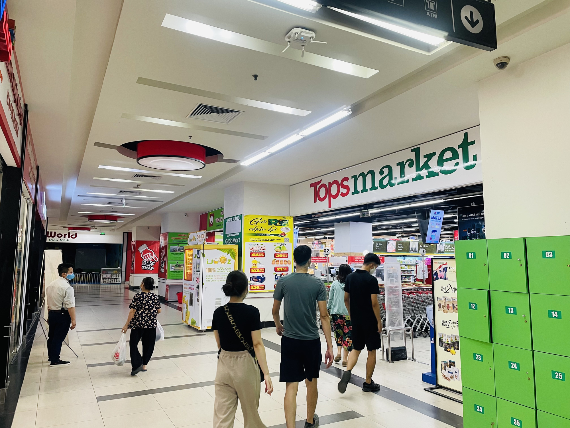 Hà Nội: Loạt siêu thị Big C đổi tên thành Tops Market - Ảnh 1.