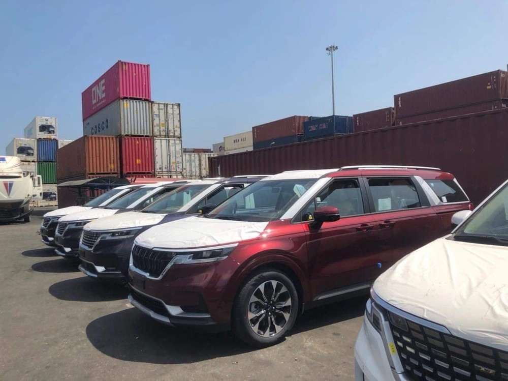 Lộ ngày ra mắt Kia Carnival 2022 thay thế Sedona, nội thất tông màu thể thao - Ảnh 1.