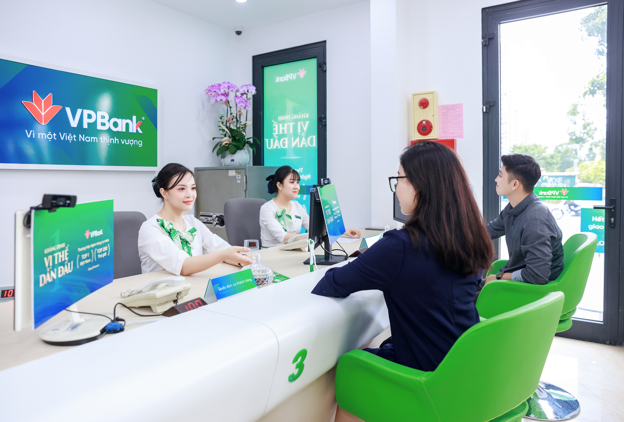 Lãi suất tiết kiệm cao nhất tháng 10/2021: Bất ngờ vọt lên 8,4%/năm, VPBank không còn “bét bảng” - Ảnh 3.