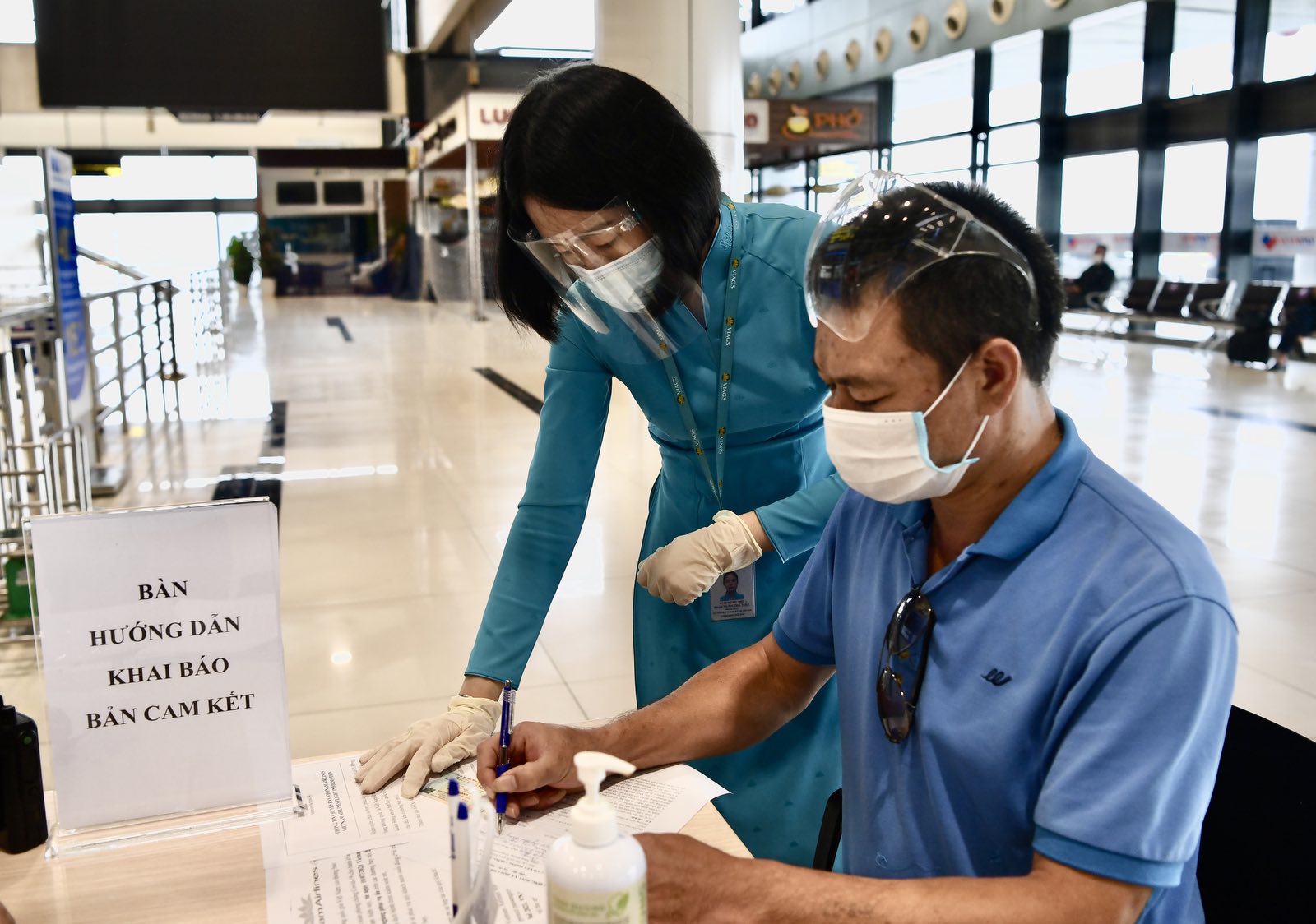 Hình ảnh ngày đầu khôi phục lại các chuyến bay nội địa - Ảnh 5.