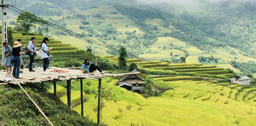 Hà Giang vào Thu đẹp hút hồn với mùa vàng trên những ruộng bậc thang - Ảnh 8.