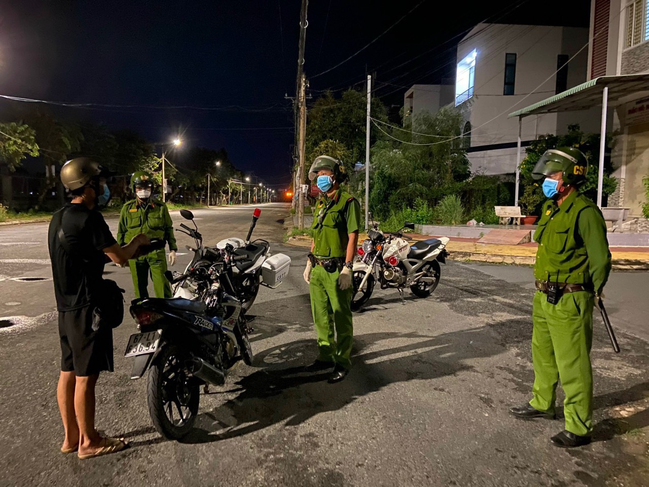 An Giang: Kỷ luật Đảng hai cán bộ huyện Tịnh Biên vì chưa gương mẫu trong phòng chống dịch - Ảnh 2.