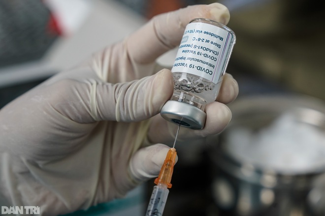 Bộ Y tế đề nghị TP.HCM điều tra việc tiêm vaccine Covid-19 thu phí - Ảnh 1.