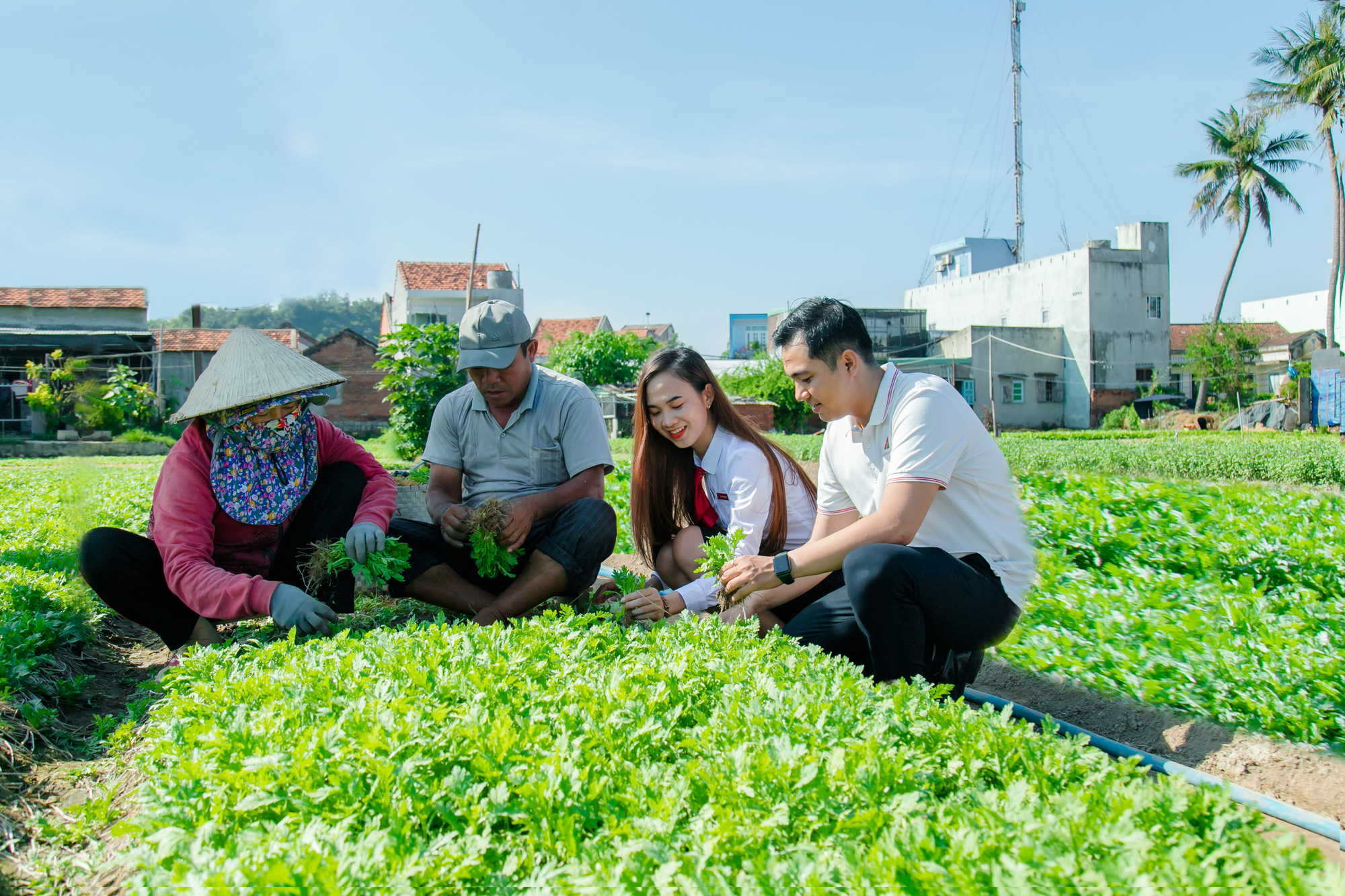 Agribank Phú Yên triển khai đồng bộ nhiều giải pháp hỗ trợ khách hàng, góp phần đẩy lùi tín dụng đen - Ảnh 1.