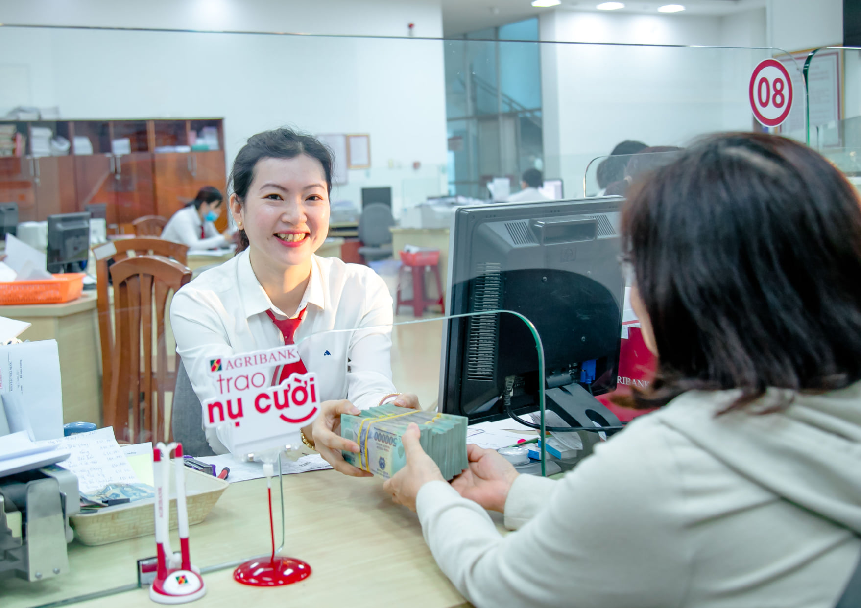 Agribank Phú Yên triển khai đồng bộ nhiều giải pháp hỗ trợ khách hàng, góp phần đẩy lùi tín dụng đen - Ảnh 6.