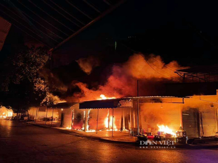 Vụ cháy chợ ở Hải Phòng: Thiệt hại ước tính khoảng hơn 50 tỷ đồng, huyện Thủy Nguyên sẽ hỗ trợ người dân - Ảnh 1.