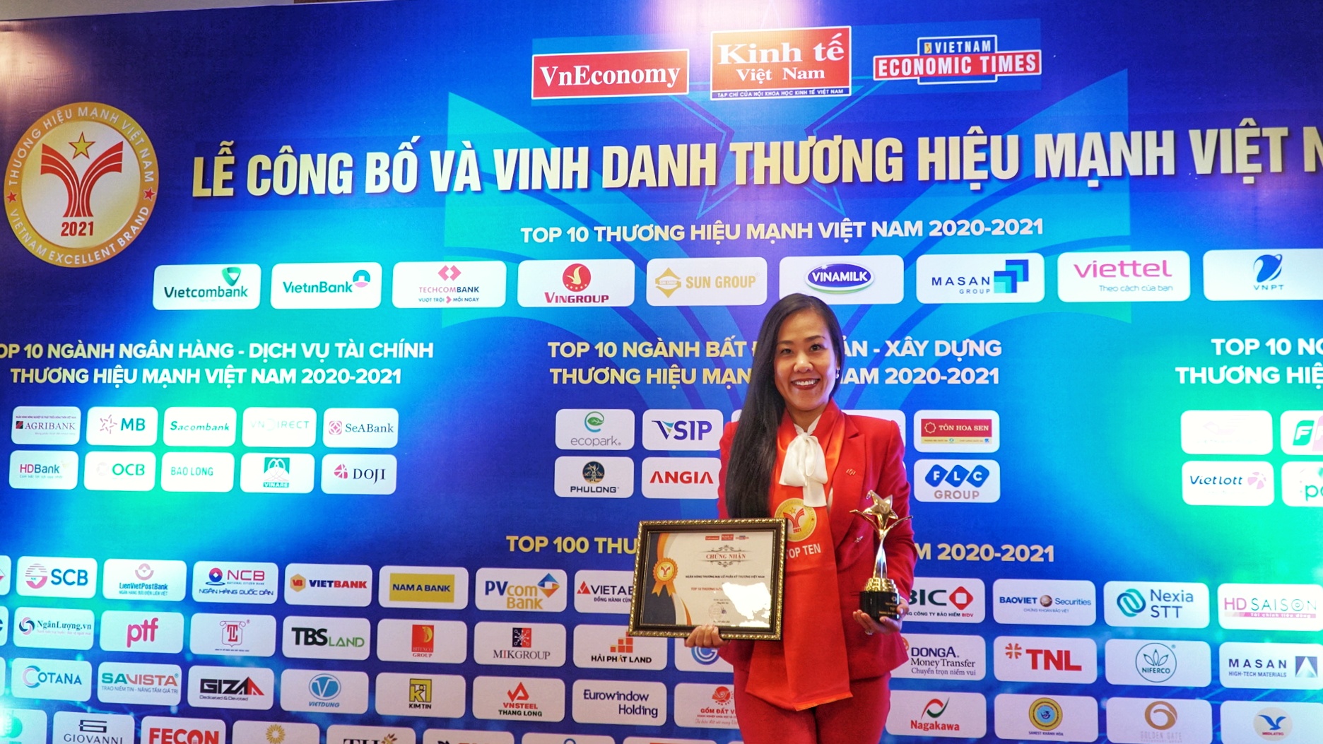 Techcombank được vinh danh top 10 thương hiệu mạnh Việt Nam 2021 - Ảnh 1.
