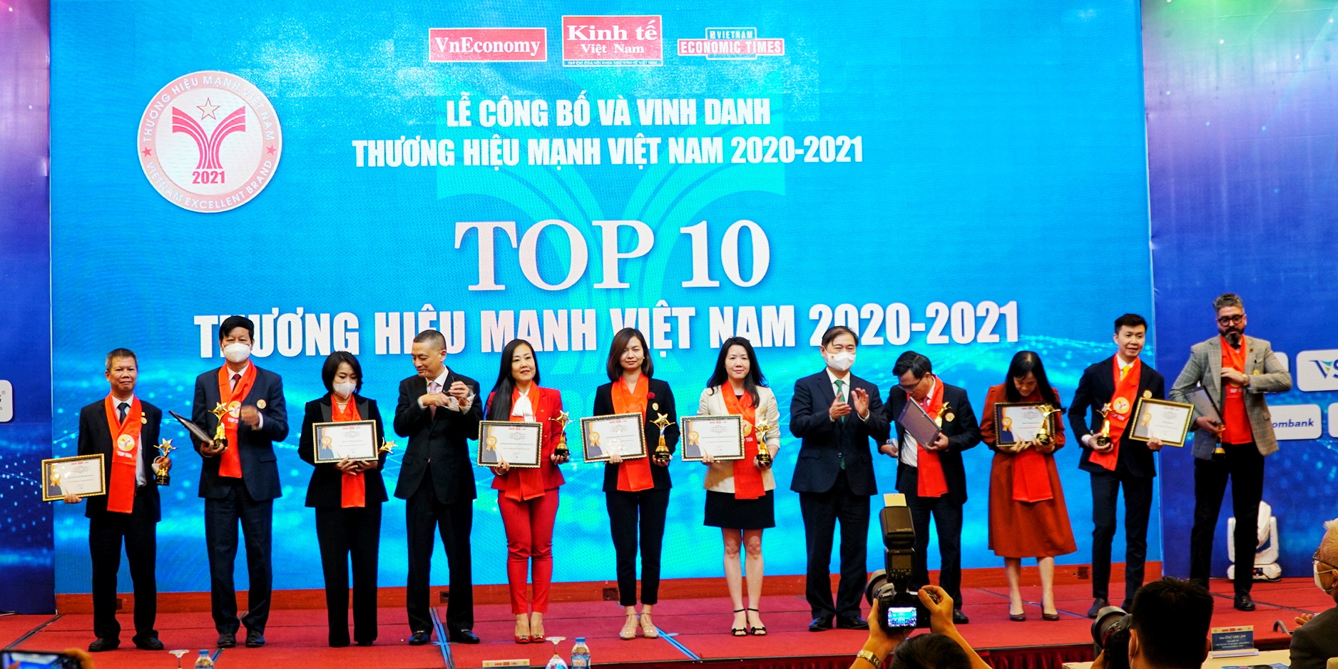 Techcombank được vinh danh top 10 thương hiệu mạnh Việt Nam 2021 - Ảnh 2.